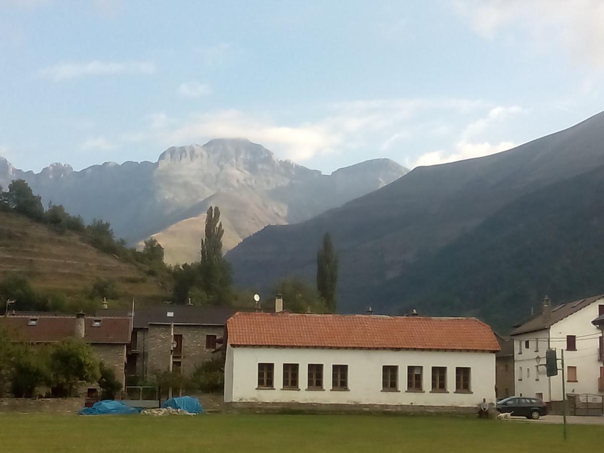 Linás de Broto Albergue El Ultimo Bucardo旅舍 外观 照片